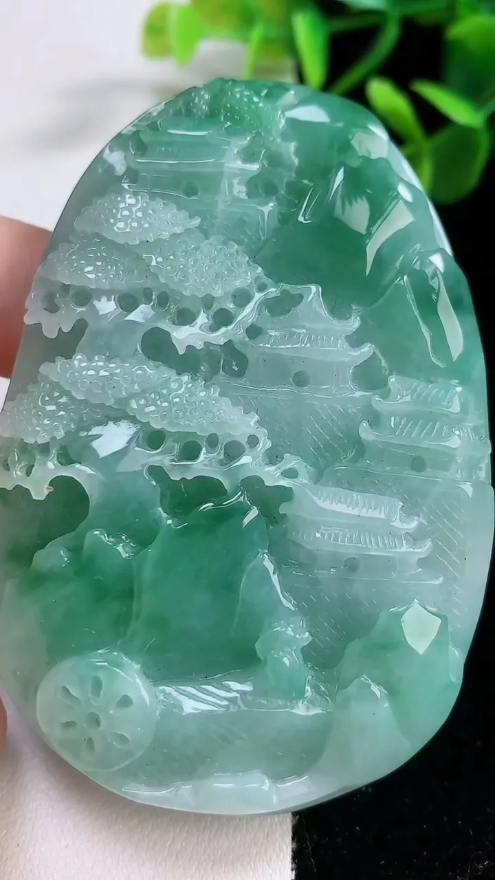 天然A货翡翠山水牌吊坠，尺寸73-49-15，重:99.74g
12月21日
