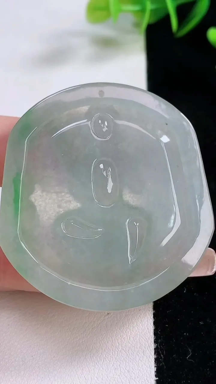 天然A货翡翠虚空藏菩萨吊坠，尺寸50-46-6，重:27.04g
12月21日