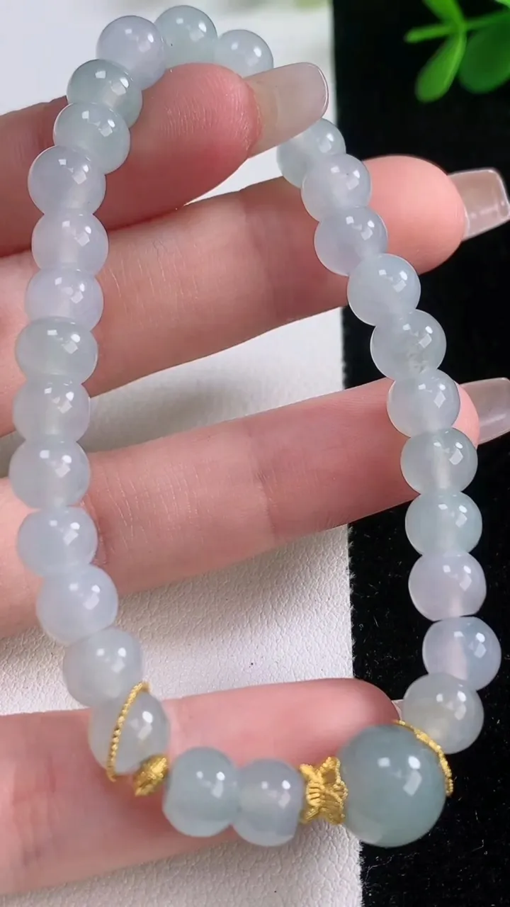 天然A货翡翠飘花圆珠手串，尺寸7.3-5.8-10.5-30颗，重量:20.20g12月21日
工厂直销收藏佳品,种好水足，色泽均匀，有种有色，上手高大气！