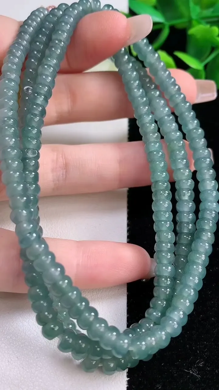 天然A货翡翠算盘珠项链，尺寸5.2-228颗，重:42.75g12月21日
工厂直销收藏佳品,种好水