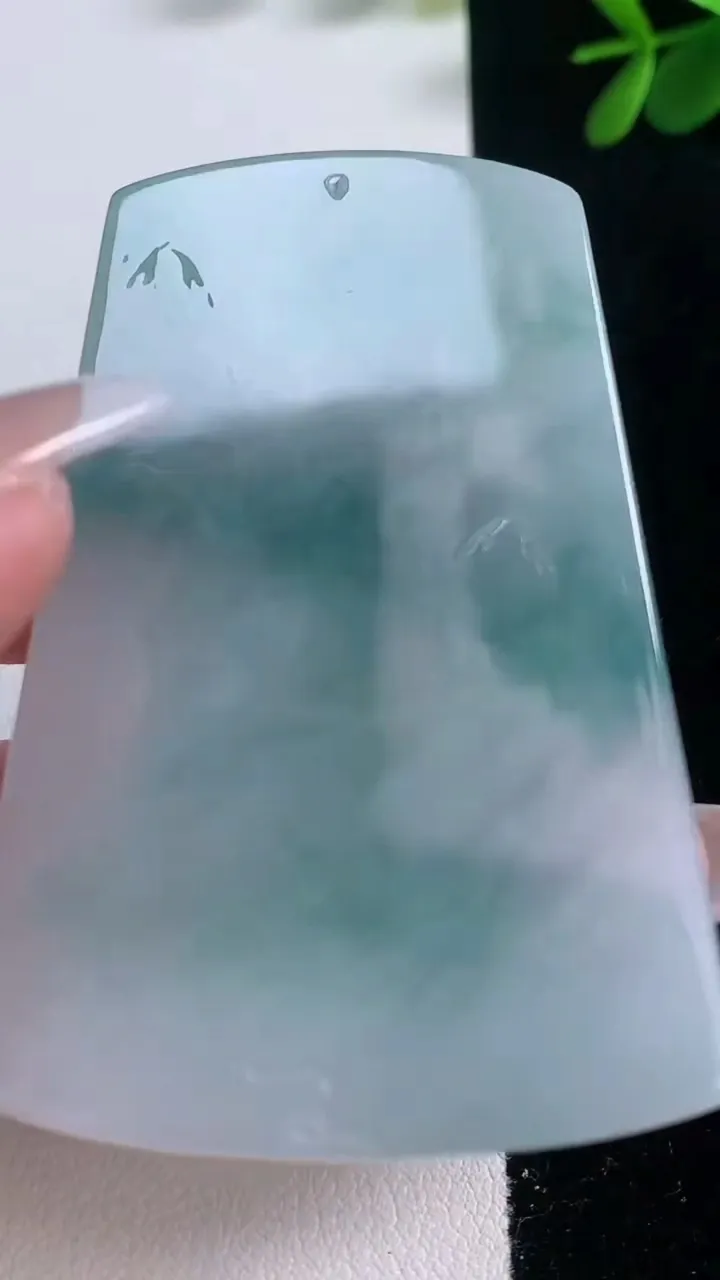 天然A货翡翠飘花山水观音菩萨吊坠，尺寸64.7-43.6-5，重量:31.18g
12月21日