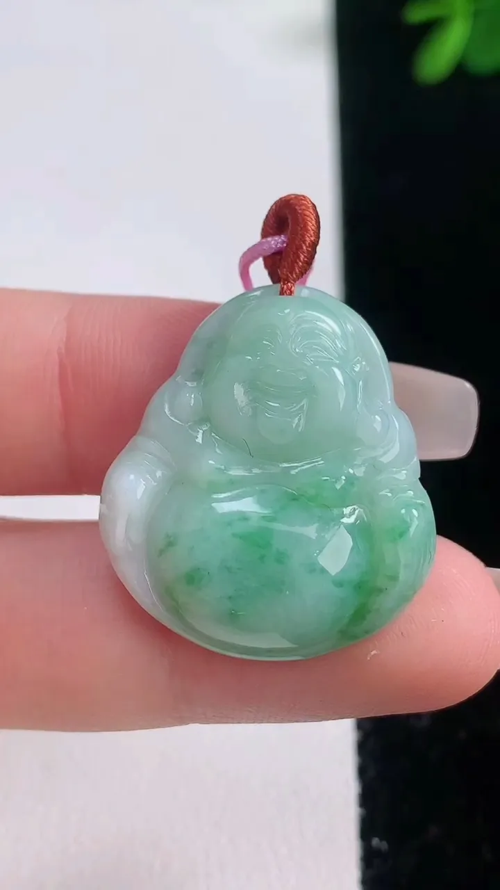 天然A货翡翠佛公吊坠，尺寸26.4-23.5-5.8，重量:6.24g
12月21日