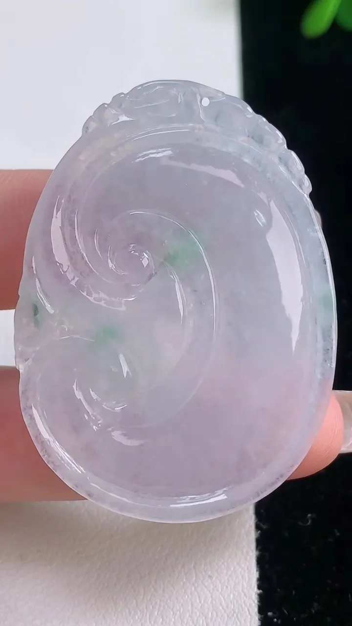 天然A货翡翠如意吊坠，尺寸47.4-34.7-5.6，重量:16.61g
12月21日