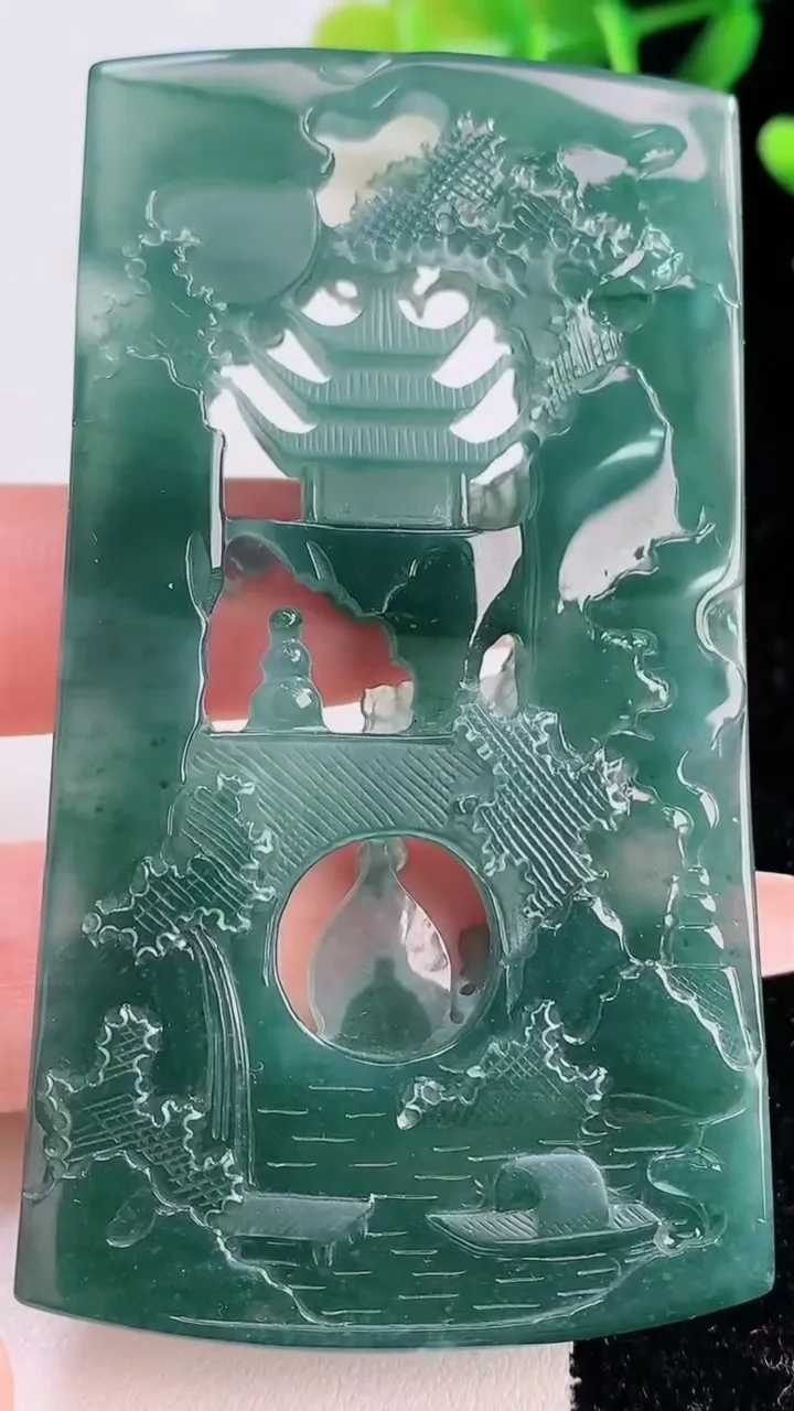 天然A货翡翠山水无相佛吊坠，尺寸76.2-42.5-6.9，重量:45.99g
12月22日