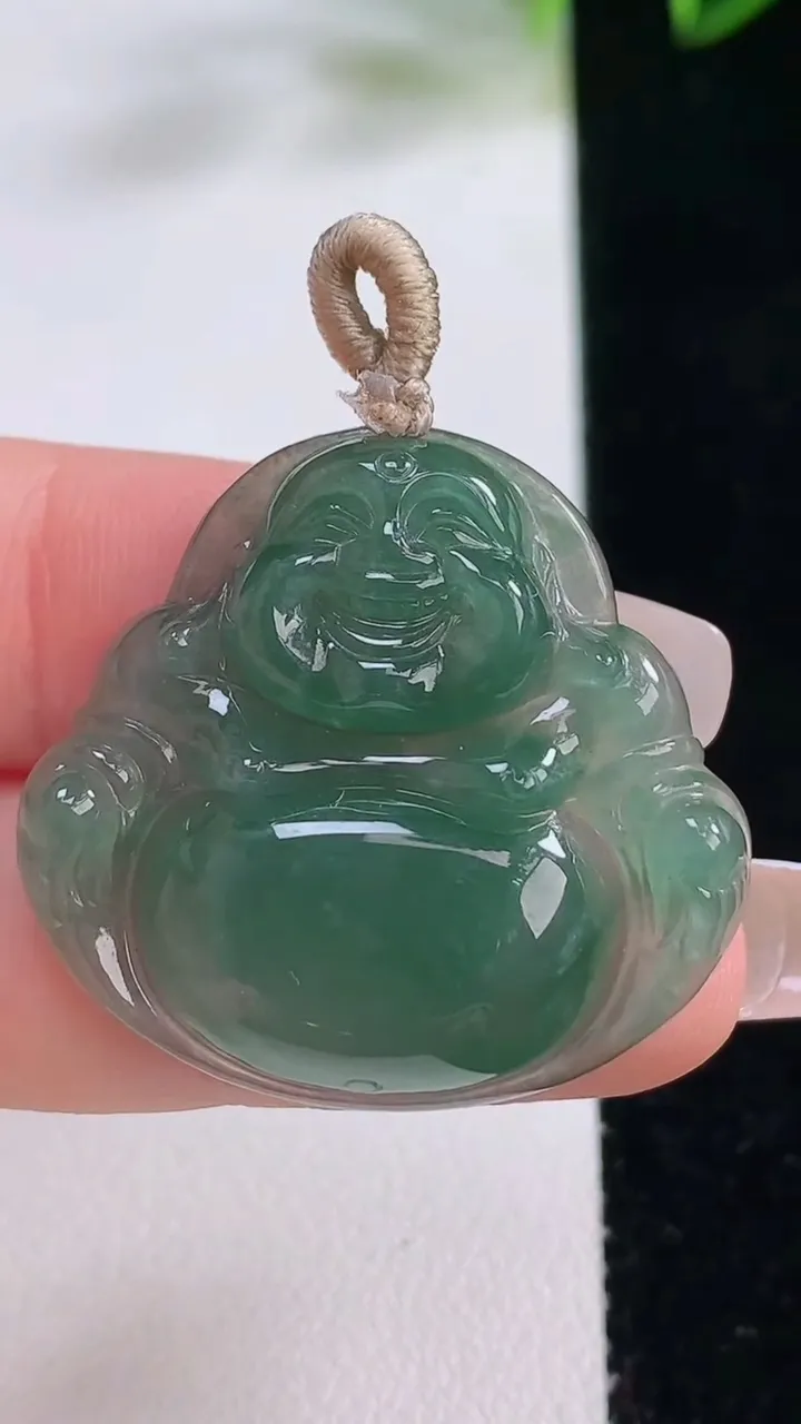 天然A货翡翠佛公吊坠，尺寸29.4-31.6-5.8，重量:8.07g
12月22日