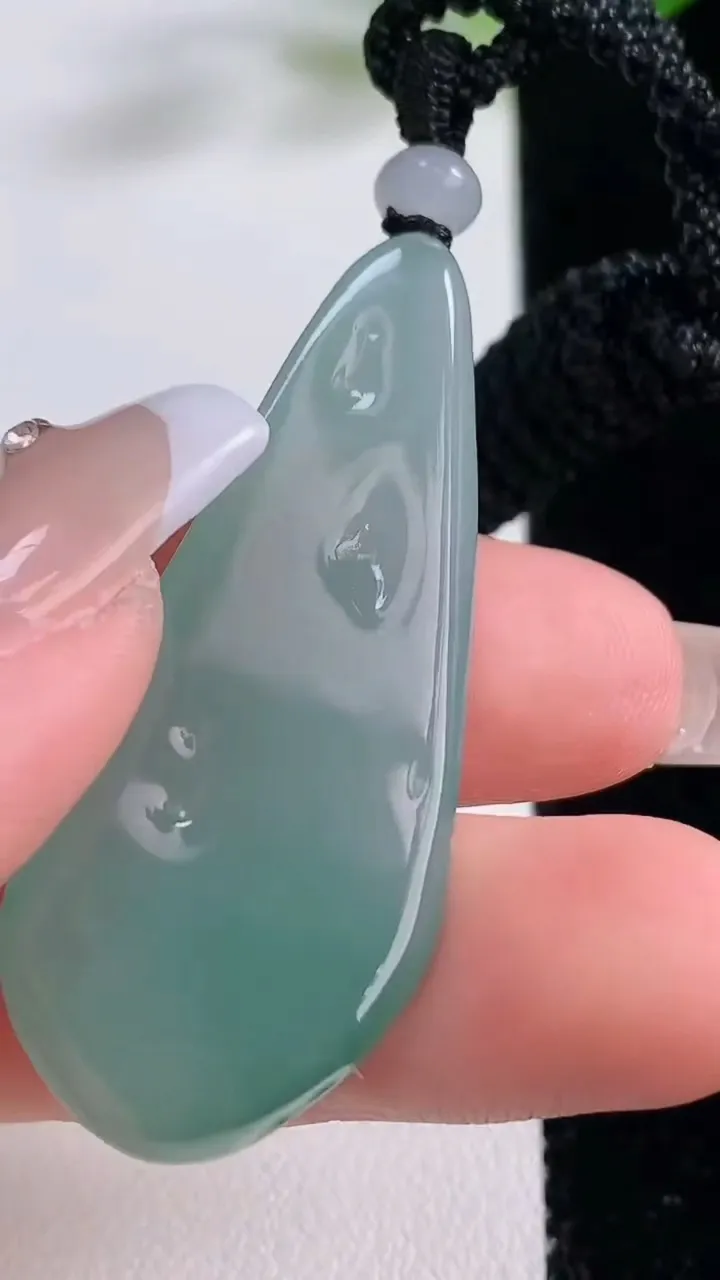 天然A货翡翠悟道吊坠，尺寸46.5-19.5-5.7，重量:11.88g
12月22日