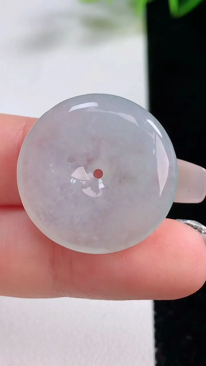 天然A货翡翠飘花平安扣吊坠，尺寸24.7-4.6，重量:6.14g
12月22日