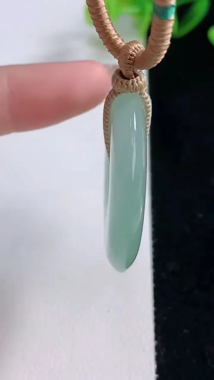 天然A货翡翠平安扣吊坠，尺寸38.6-6，重量:21.46g
12月22日