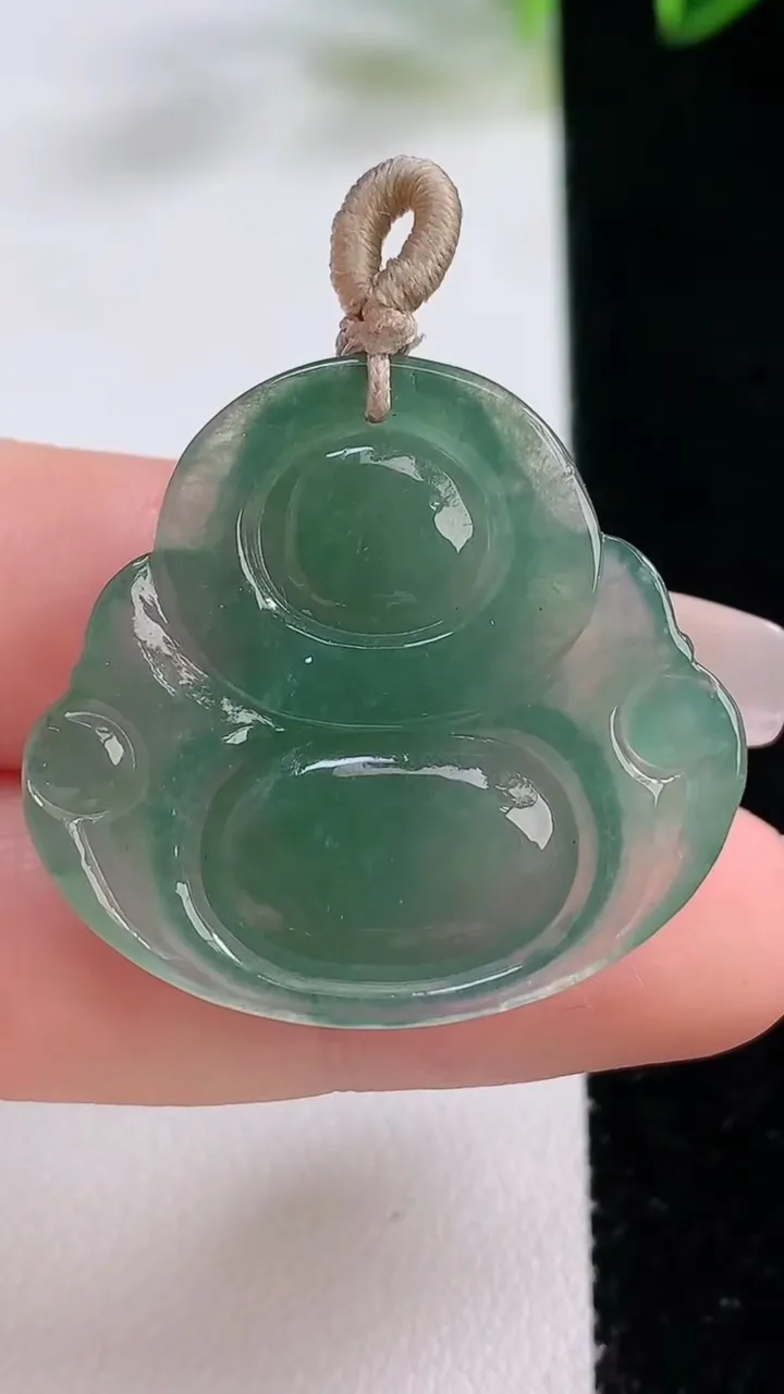 天然A货翡翠佛公吊坠，尺寸29.4-31.6-5.8，重量:8.07g
12月22日