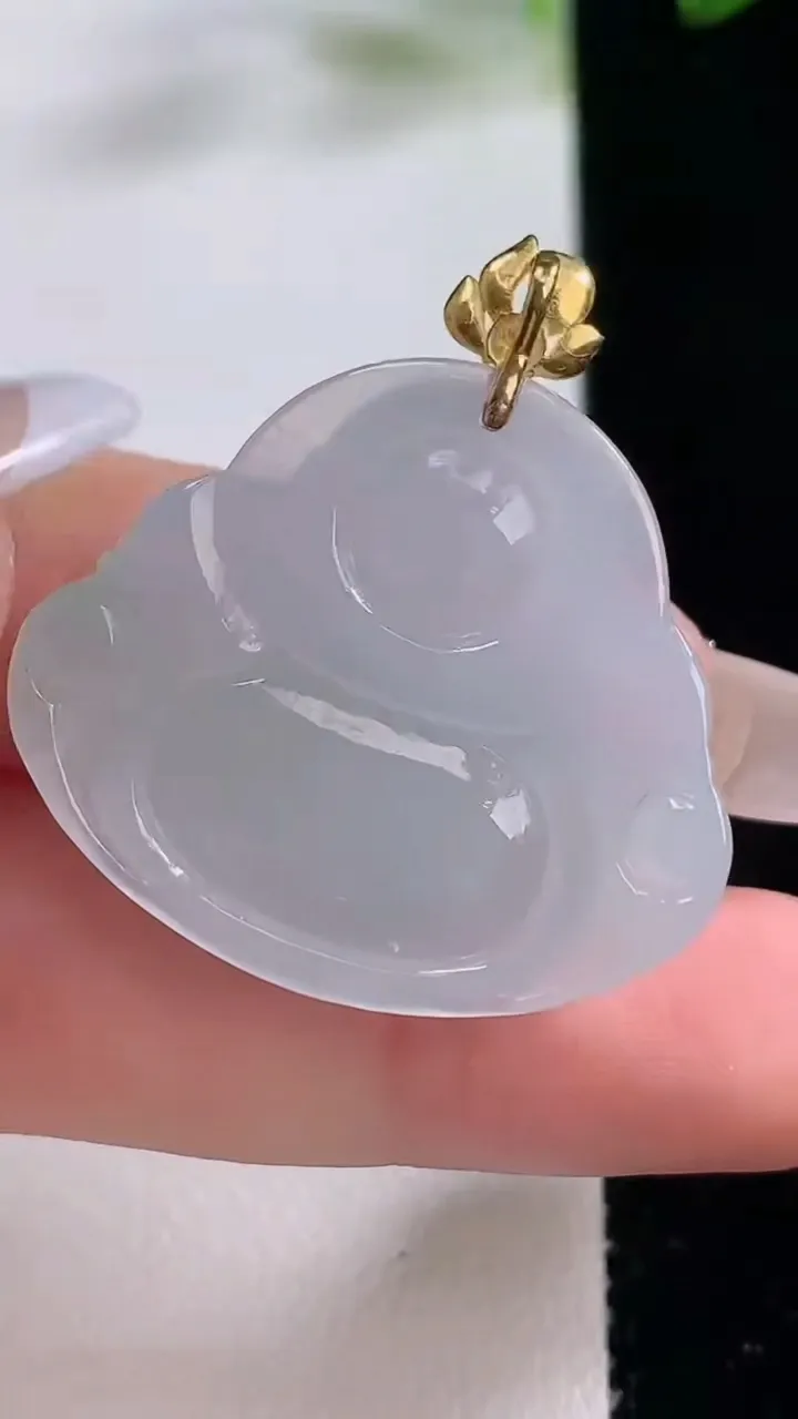 天然A货翡翠种白冰佛公吊坠，尺寸28-31.7-7.7，重量:8.91g
12月22日