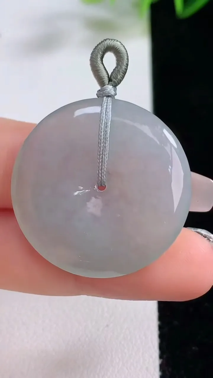 天然A货翡翠平安扣吊坠，尺寸30.4-4.7，重量:9.73g
12月22日