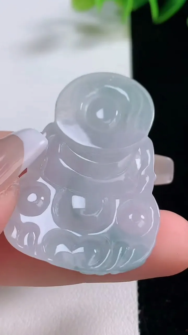 天然A货翡翠飘花观音菩萨吊坠，尺寸46.3-30-4.8，重量:11.51g
12月22日