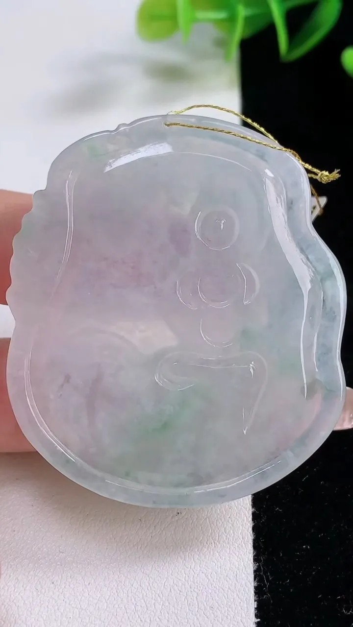 天然A货翡翠冰种飘花观音菩萨吊坠，尺寸53.3-45.5-5.6，重量:27.48g
12月22日