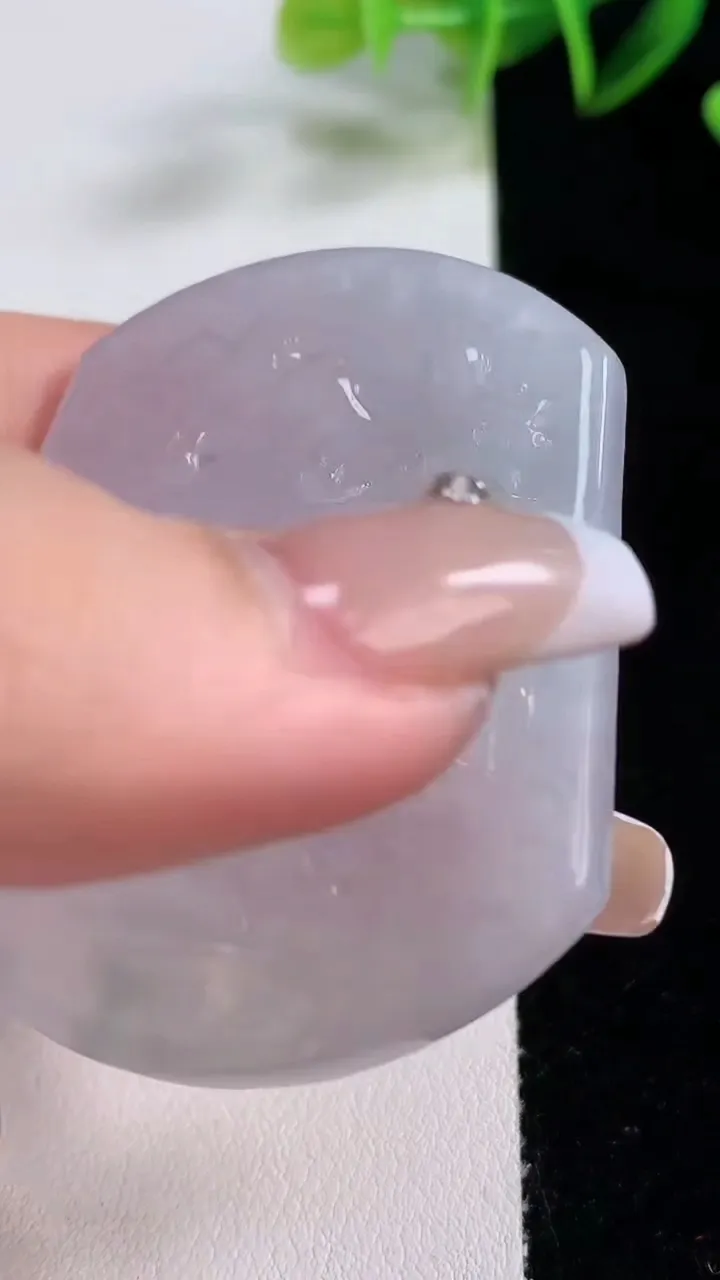 天然A货翡翠山水牌吊坠，尺寸52-44.6-4.9，重量:28.74g
12月22日