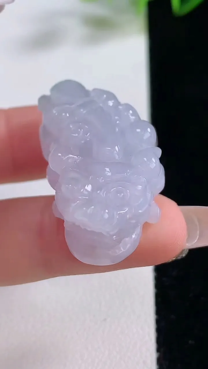 天然A货翡翠紫罗兰貔貅吊坠，尺寸38.6-20-12.4，重量:19.40g
12月22日