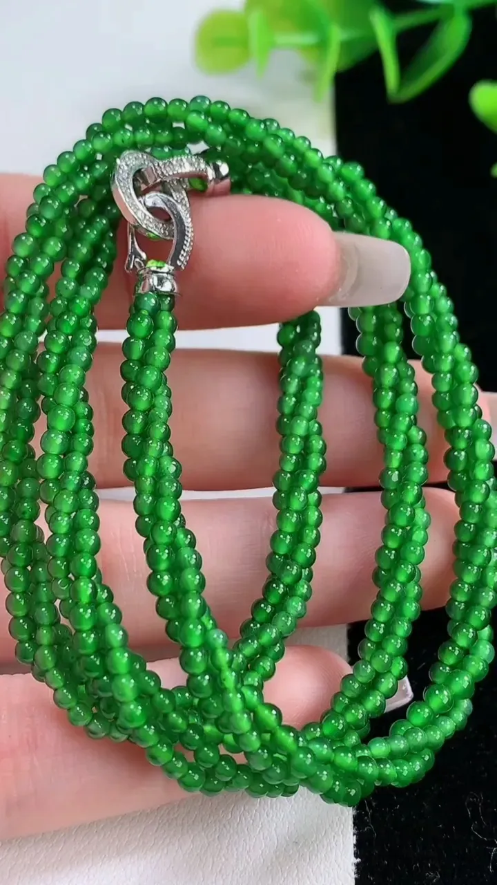 天然A货翡翠小米珠三排项链，尺寸2.4，重量:16.36g12月22日
工厂直销收藏佳品,种好水足，