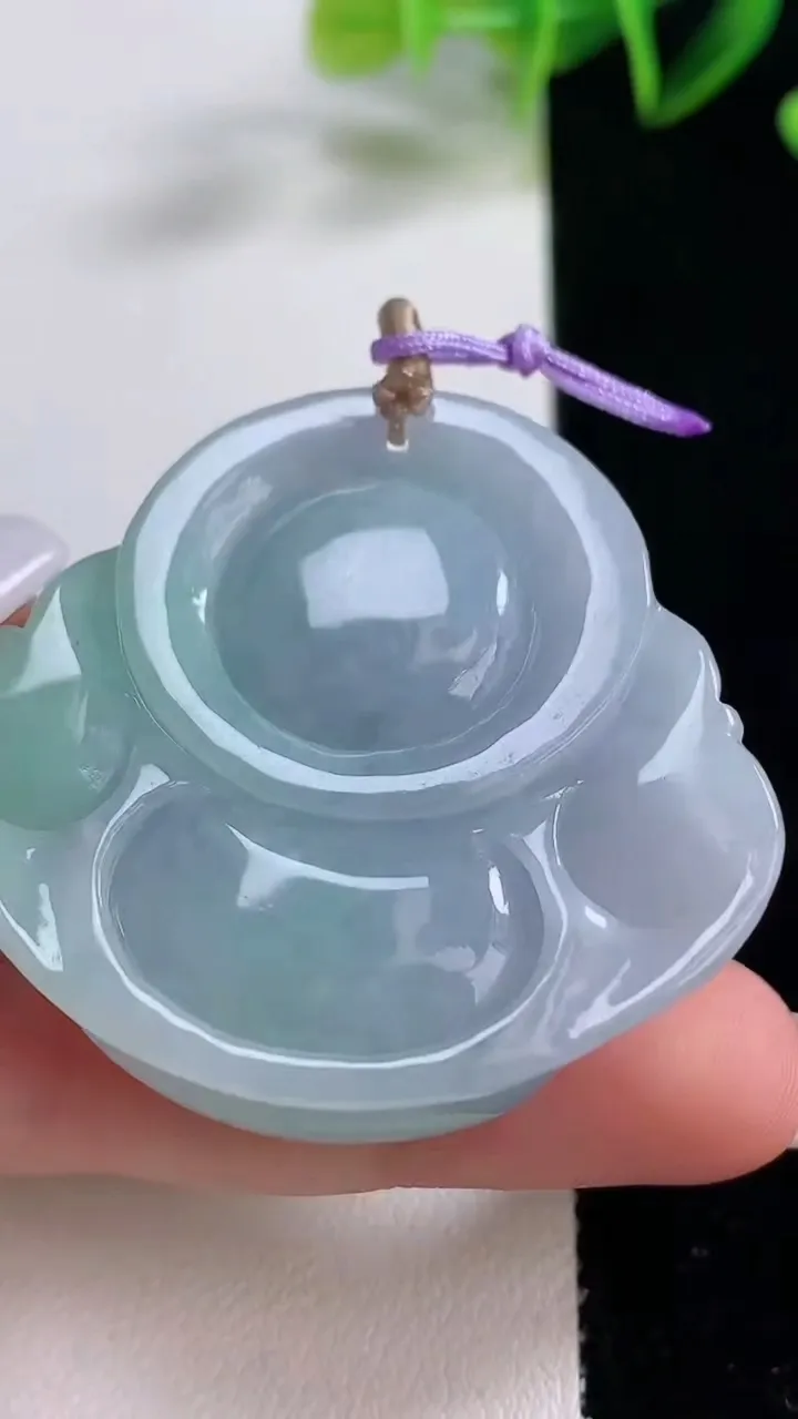 天然A货翡翠佛公吊坠，尺寸41.4-44.8-12.7，重量:36.15g
12月22日