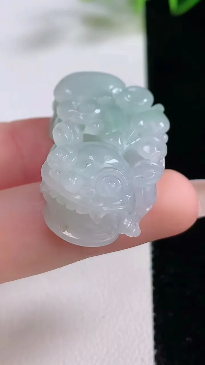 天然A货翡翠貔貅吊坠，尺寸36-20.4-12，重量:16.87g
12月22日