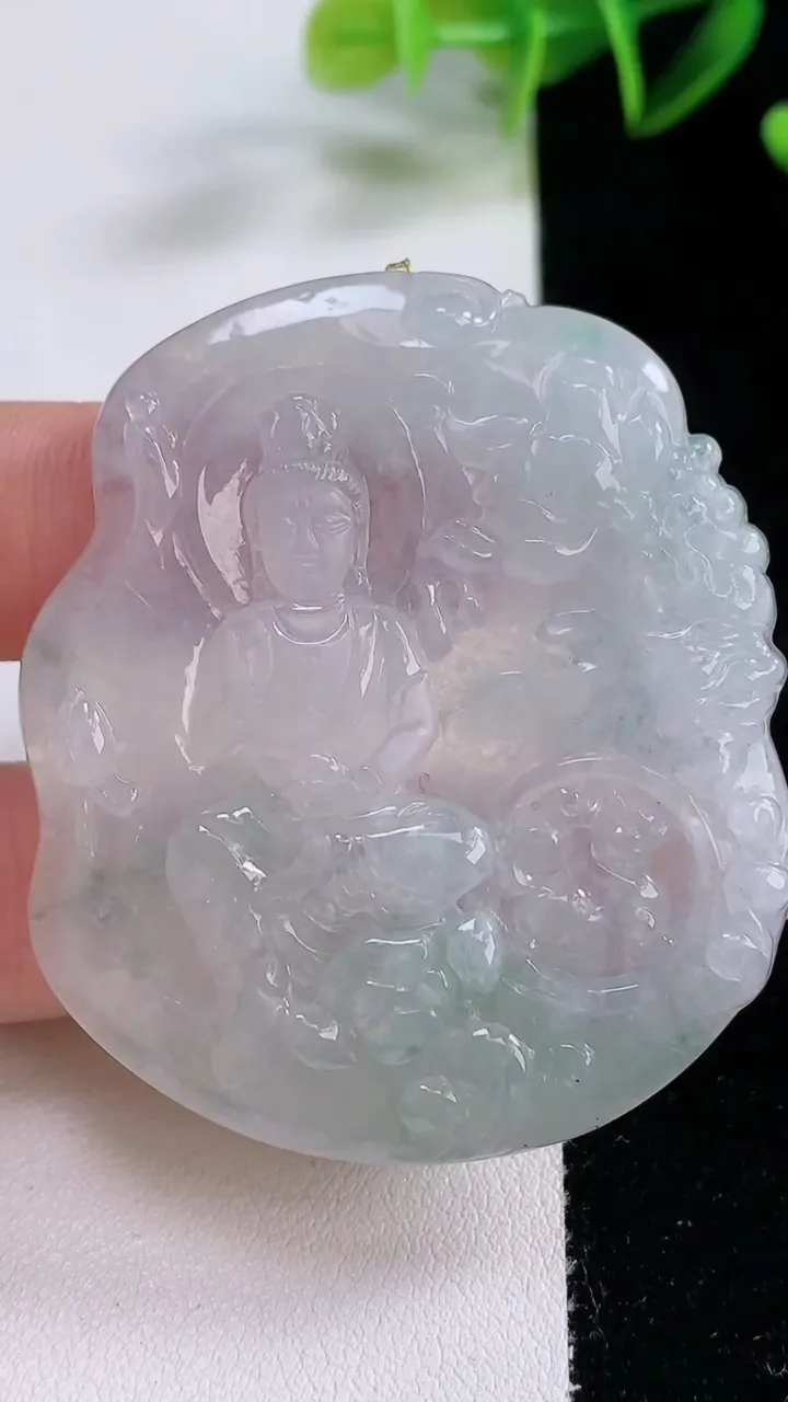 天然A货翡翠冰种飘花观音菩萨吊坠，尺寸53.3-45.5-5.6，重量:27.48g
12月22日