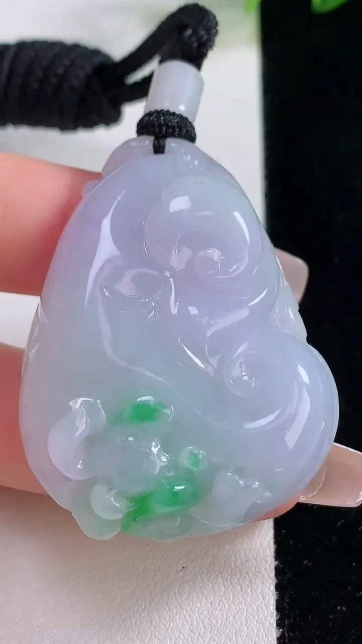 天然A货翡翠如意吊坠，尺寸45.3-33.6-11.8，重量:36.97g
12月22日