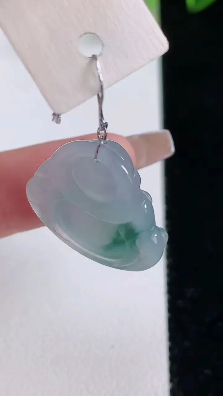 天然A货翡翠冰种飘花佛公吊坠，尺寸19.4-22.5-6.3，重量:4.30g
12月22日