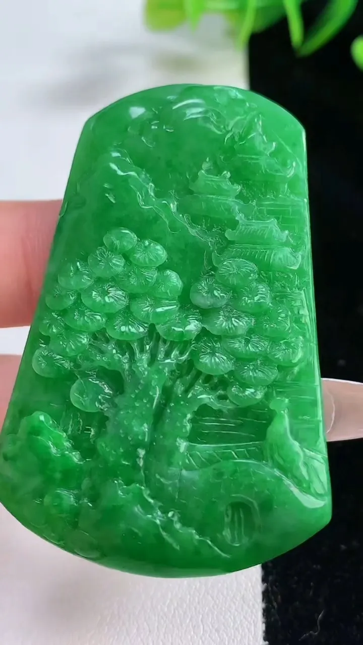 天然A货翡翠山水牌吊坠，尺寸57-38-6，重:24.84g
12月22日