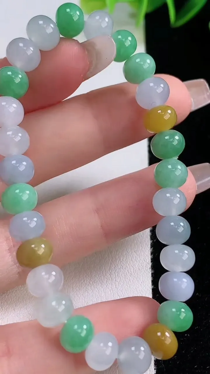 天然A货翡翠三彩算盘珠手串，尺寸4.3-6-28颗，重量:16.53g12月22日
工厂直销收藏佳品