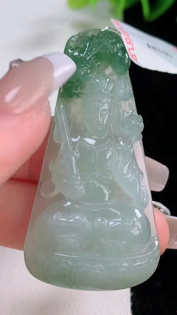 天然A货翡翠祥龙虚空藏菩萨吊坠，尺寸54-27.7-7.5，重量:19.77g
12月22日