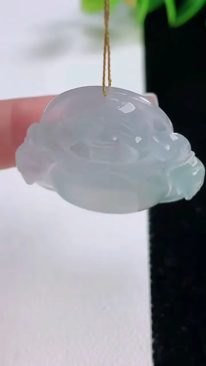 天然A货翡翠佛公吊坠，尺寸32.5-34.7-5.6，重量:10.00g
12月22日