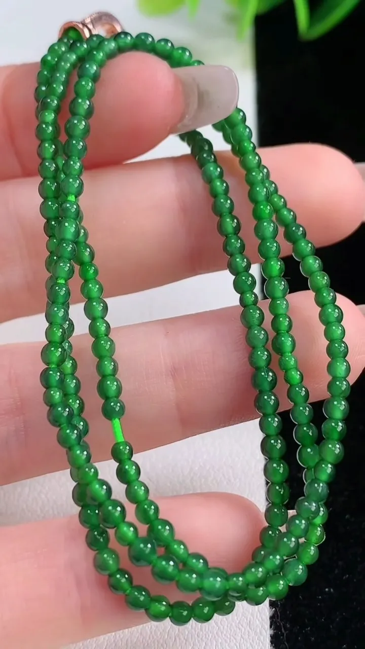 天然A货翡翠小米珠项链，尺寸2.4，重量:6.85g12月22日
工厂直销收藏佳品,种好水足，色泽均