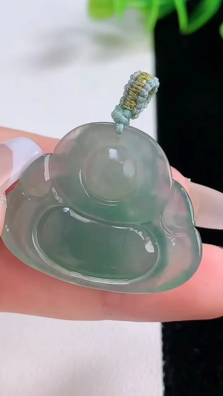 天然A货翡翠佛公吊坠，尺寸27-33-5.7，重量:10.00g
12月22日