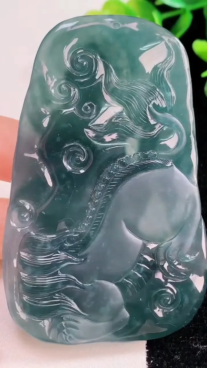 天然A货翡翠文殊菩萨吊坠，尺寸78-49.6-9.4，重量:59.52g
12月22日