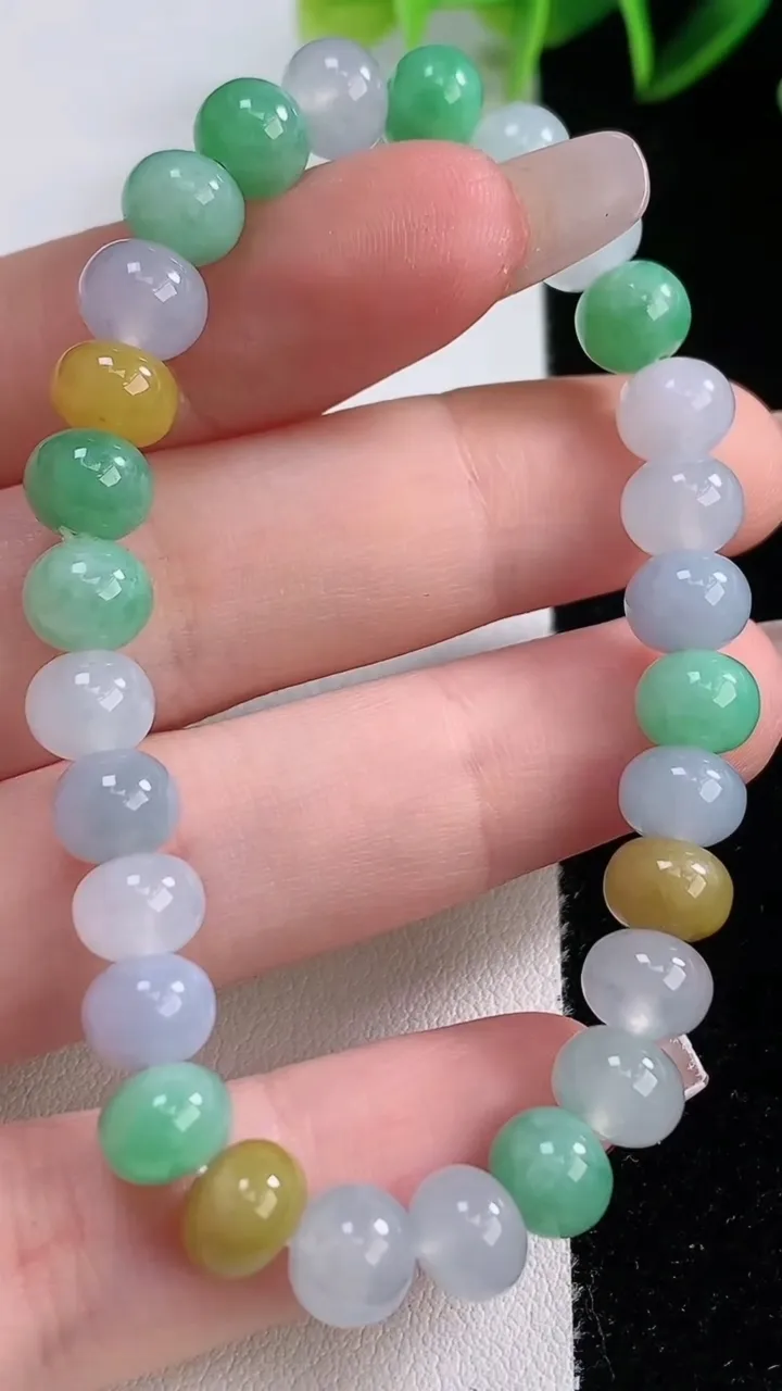 天然A货翡翠三彩算盘珠手串，尺寸4.3-6-28颗，重量:16.53g12月22日
工厂直销收藏佳品,种好水足，色泽均匀，有种有色，上手高大气！