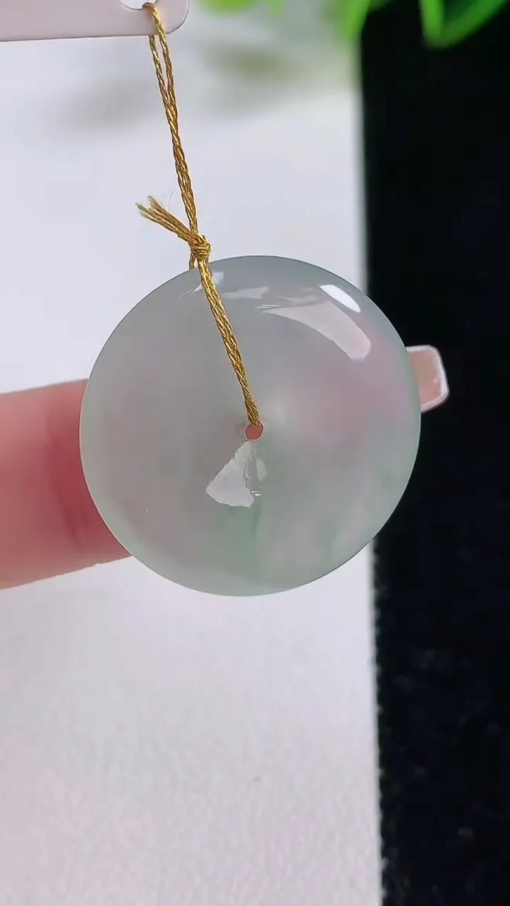 天然A货翡翠冰种飘花平安扣吊坠，尺寸22.8-4.8，重量:6.40g
12月22日