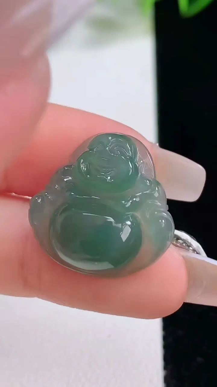 天然A货翡翠佛公吊坠，尺寸21.2-21.6-5.8，重量:3.86g
12月22日