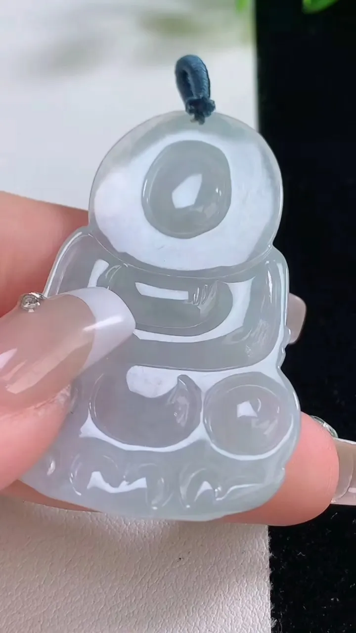 天然A货翡翠观音菩萨吊坠，尺寸50.7-33.7-4.4，重量:13.41g
12月22日