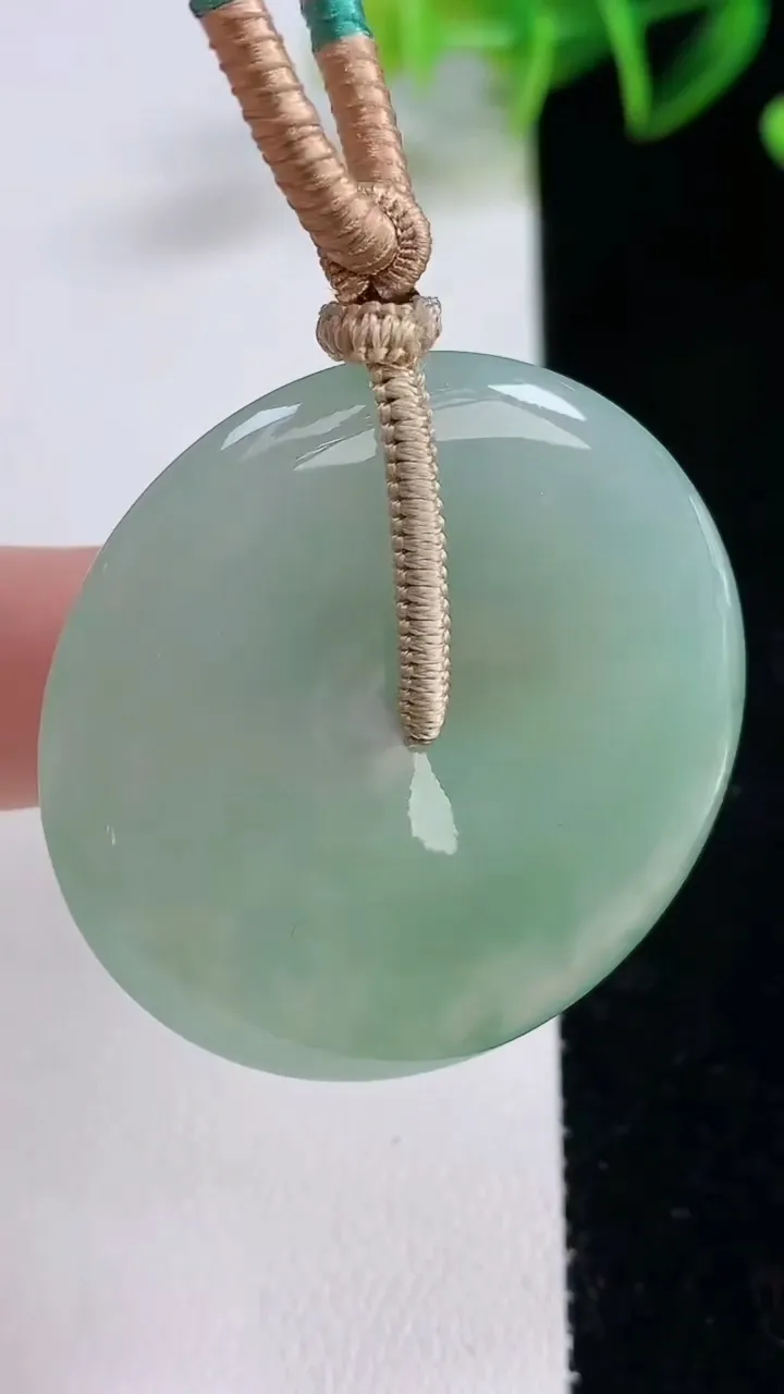 天然A货翡翠平安扣吊坠，尺寸38.6-6，重量:21.46g
12月22日