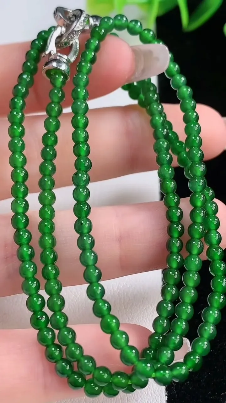 天然A货翡翠小米珠项链，尺寸3.3，重量:11.96g12月22日
工厂直销收藏佳品,种好水足，色泽