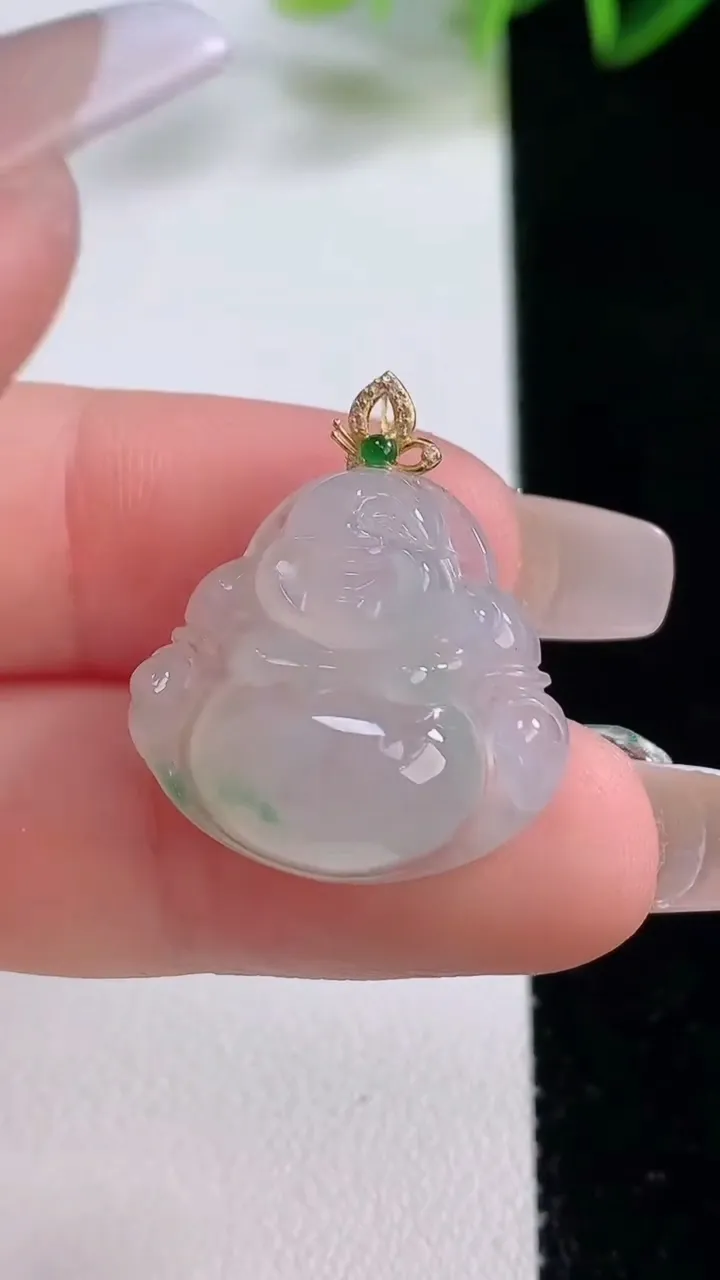 天然A货翡翠佛公吊坠，尺寸19.8-21.8-6，重量:4.03g
12月22日