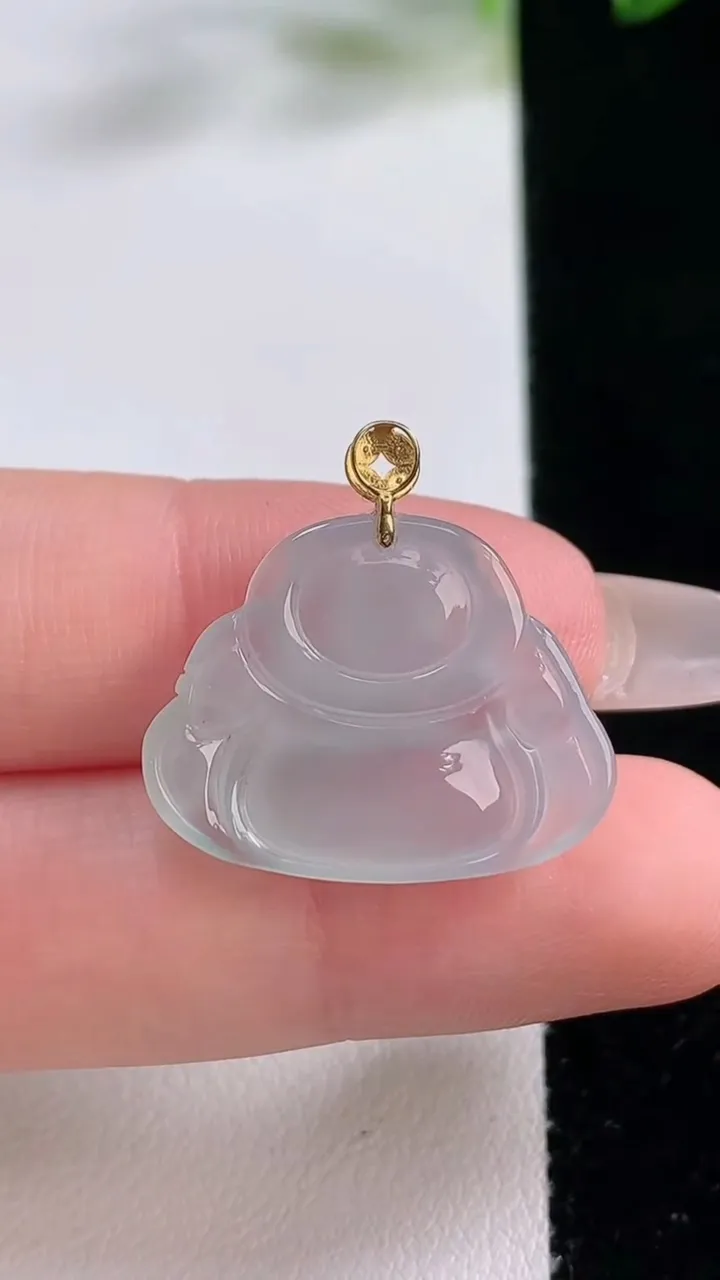 天然A货翡翠种白冰佛公吊坠，尺寸18.5-23.5-4.6，重量:3.24g
12月22日