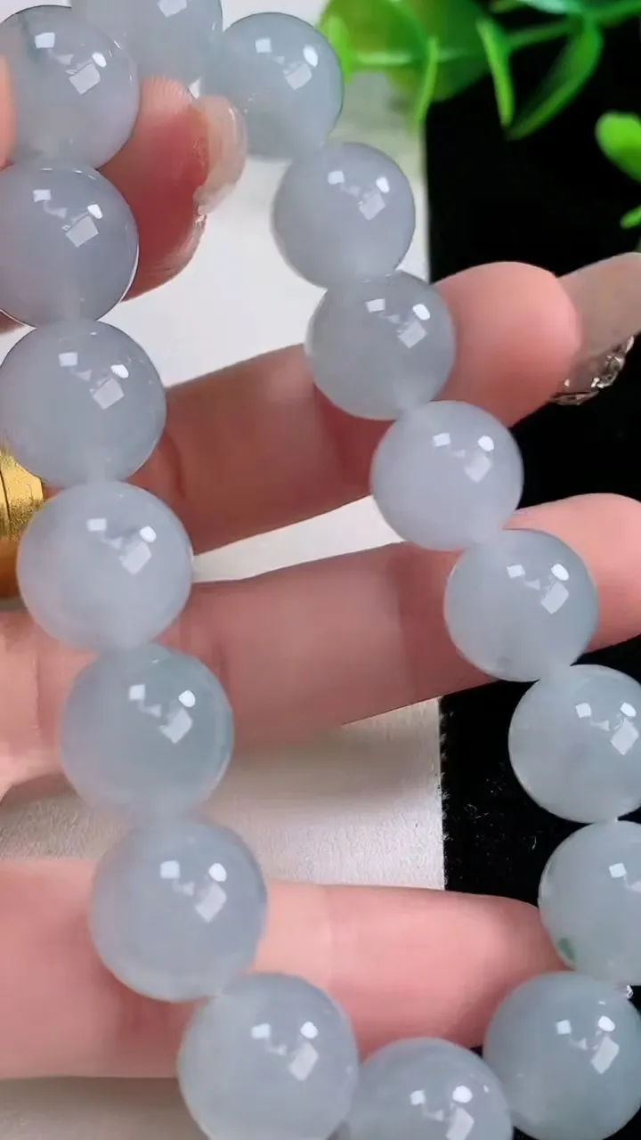 天然A货翡翠种飘花圆珠手串，尺寸12.3，重:55.14g12月22日
工厂直销收藏佳品,种好水足，