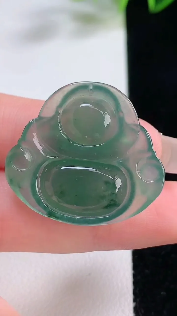 天然A货翡翠佛公吊坠，尺寸273-30.6-5.7，重量:6.57g
12月22日