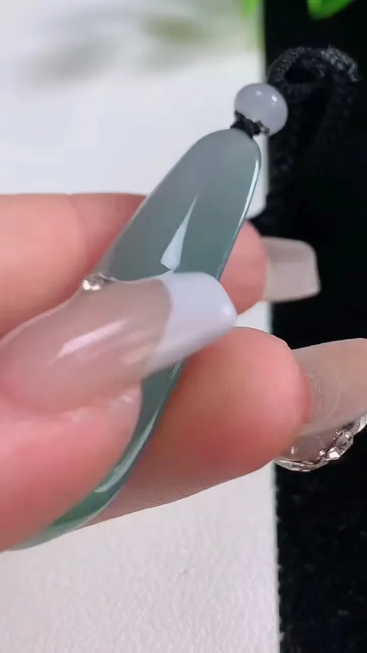 天然A货翡翠悟道吊坠，尺寸46.5-19.5-5.7，重量:11.88g
12月22日