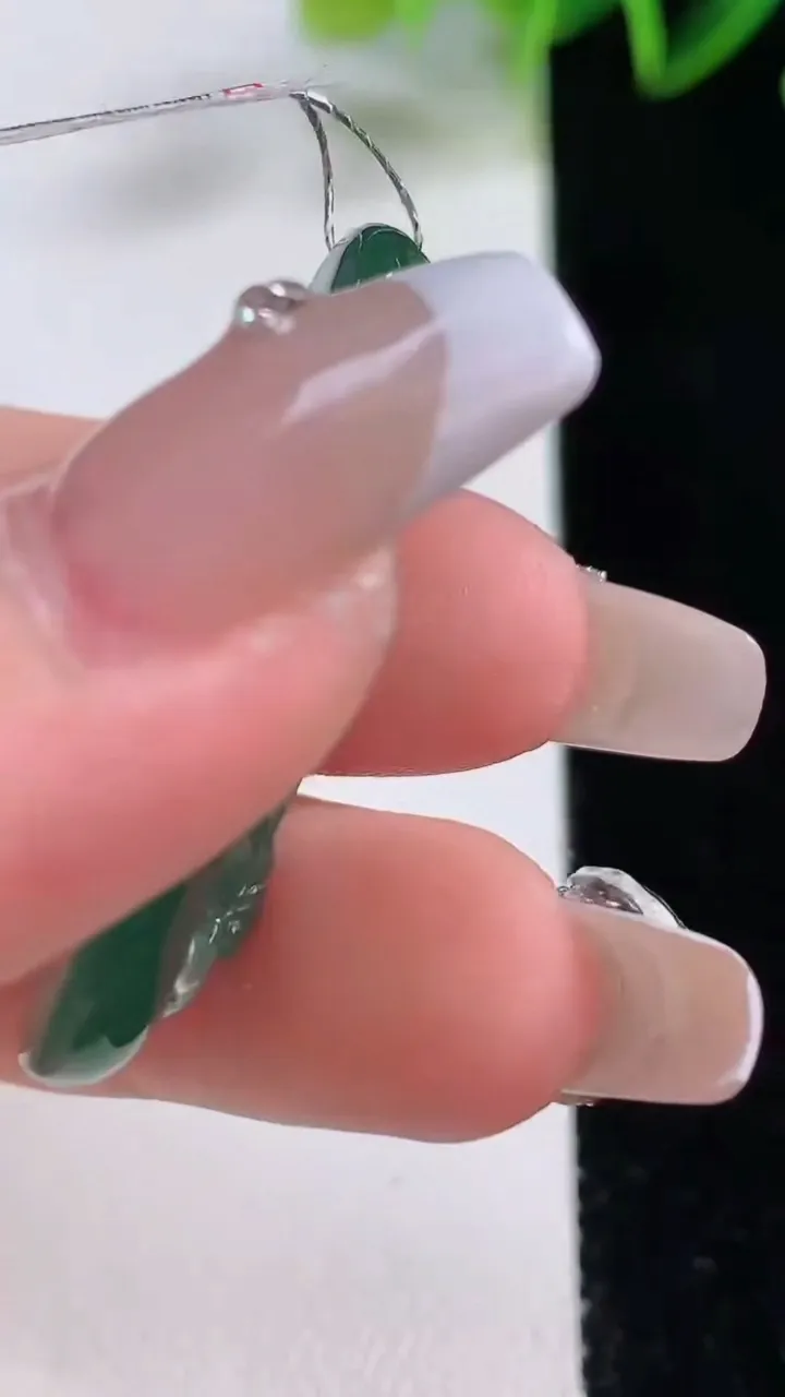 天然A货翡翠一鸣惊人吊坠，尺寸38-14.2-7.3，重量:7.02g
12月22日