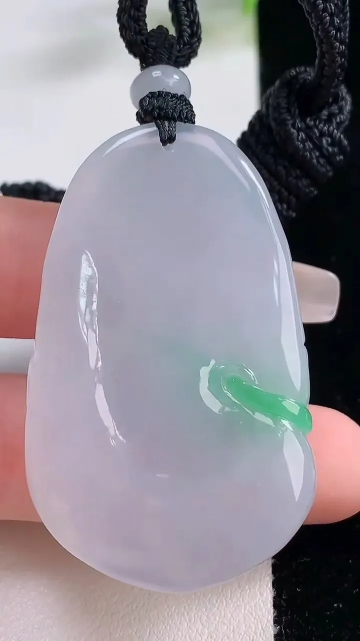 天然A货翡翠弥勒佛吊坠，尺寸49-30-8.6，重量:28.54g
12月22日