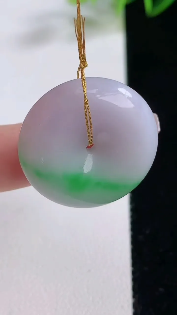 天然A货翡翠平安扣吊坠，尺寸27-7，重量:11.21g
12月22日