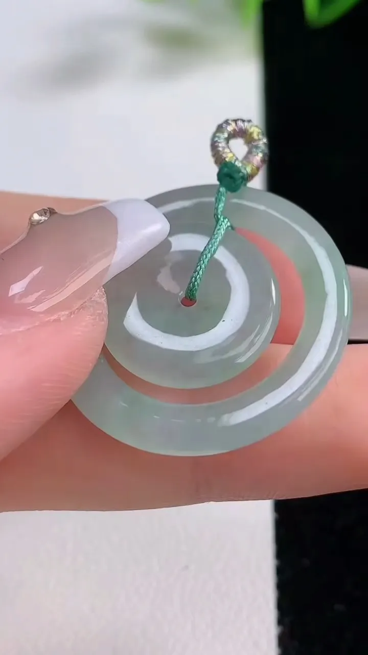 天然A货翡翠母子平安扣，尺寸28-2.6，重量:4.17g
12月22日