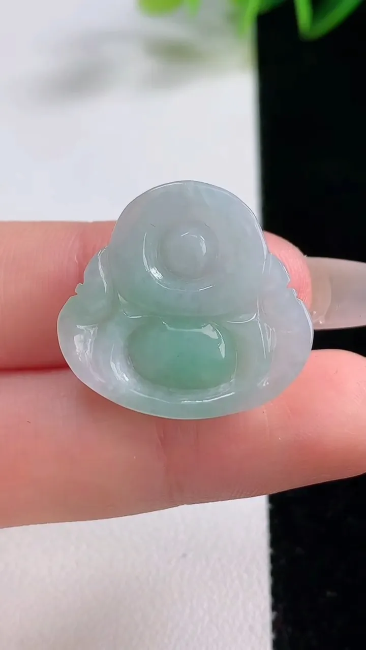 天然A货翡翠佛公吊坠，尺寸22.5-24-4.7，重量:3.73g
12月22日