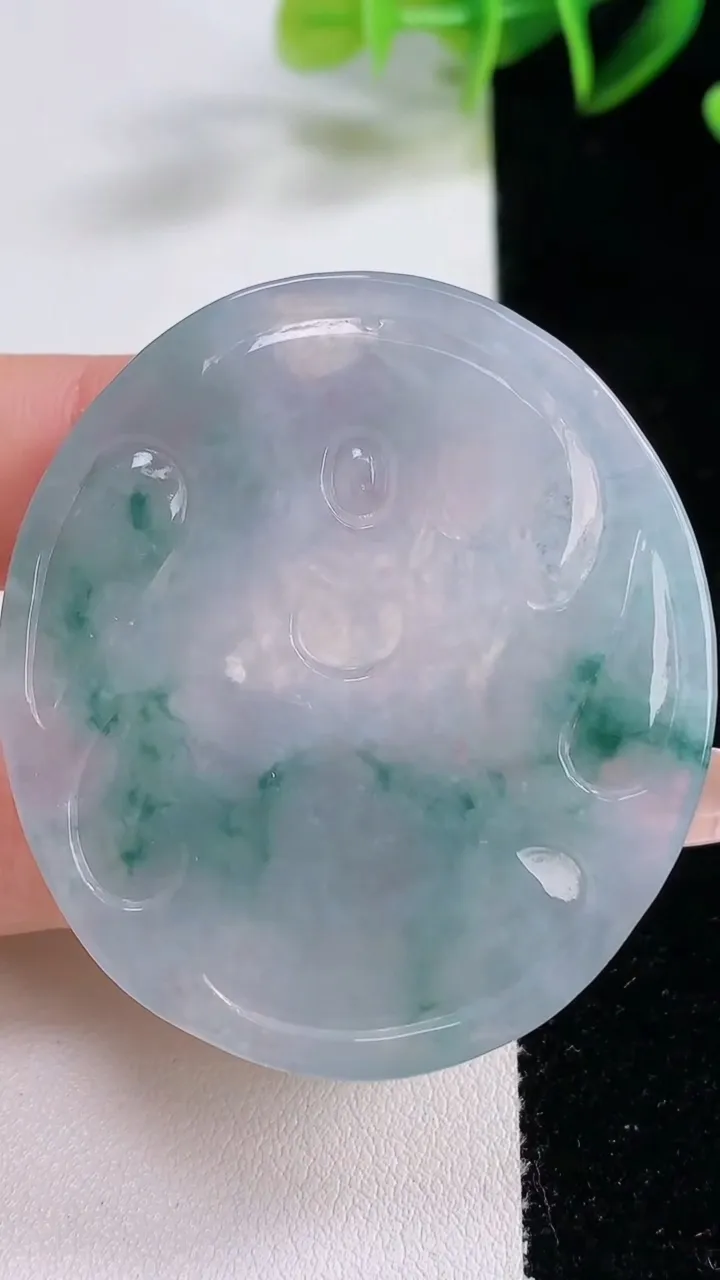 天然A货翡翠飘花不动明王吊坠，尺寸50-44.4-5.2，重量:23.13g
12月22日