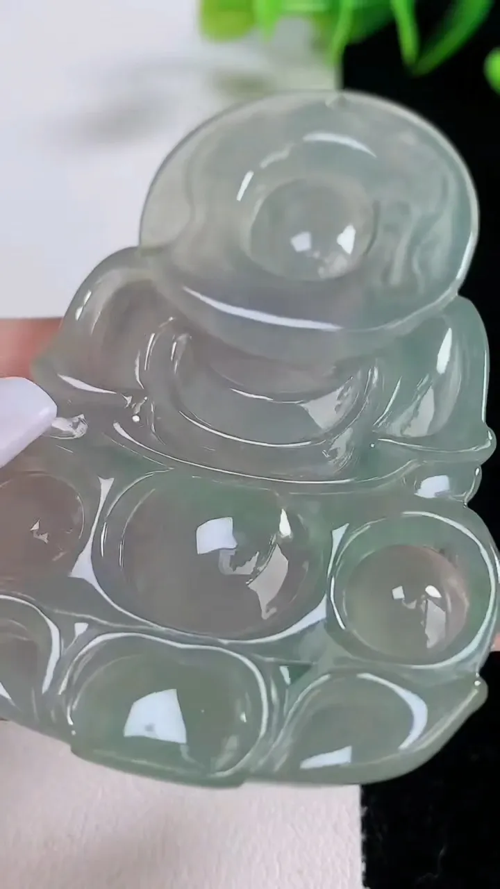 天然A货翡翠种飘花观音菩萨吊坠，尺寸68-43-7，重:34.39g
12月22日